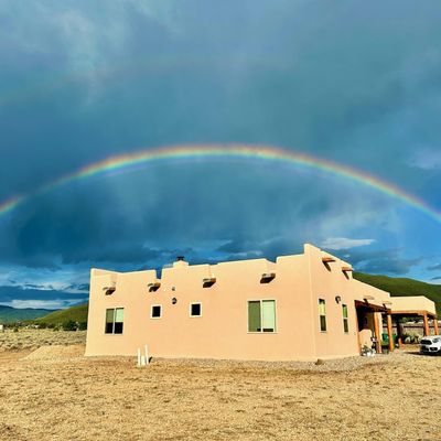 222 Las Olas Dr, Taos, NM 87571