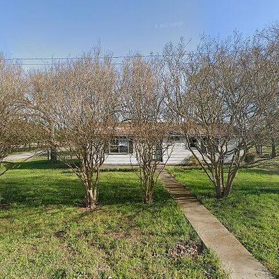 302 E Spruce St, Whitewright, TX 75491