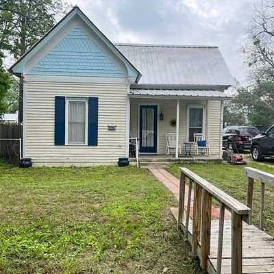 305 S Live Oak St, Hico, TX 76457