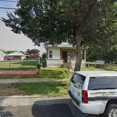 32 E 4 Th St, Clifton, NJ 07011