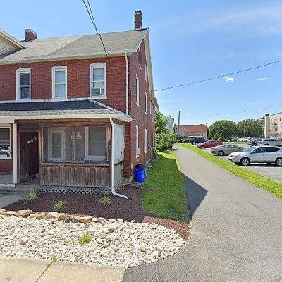 42 S Spruce St, Nazareth, PA 18064