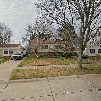 43241 Cambridge Dr, Sterling Heights, MI 48313