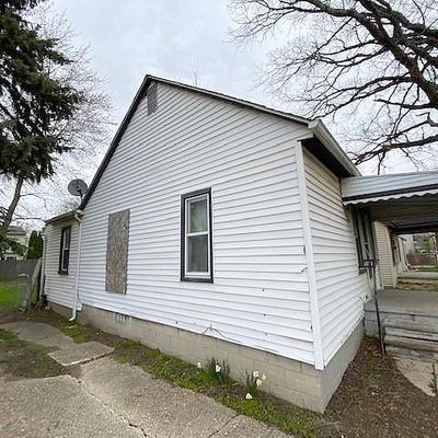 605 E Guthrie Ave, Madison Heights, MI 48071