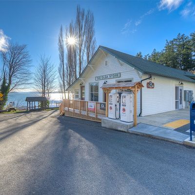 62 Lily Pad Ln, Olga, WA 98279