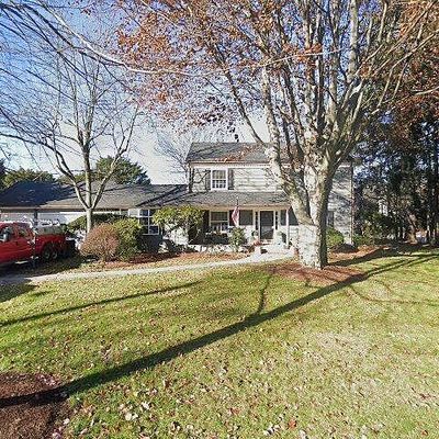 561 Summit Ave, Oradell, NJ 07649