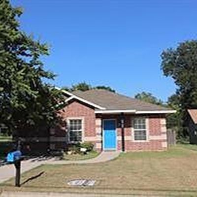 706 Throckmorton St, Gainesville, TX 76240