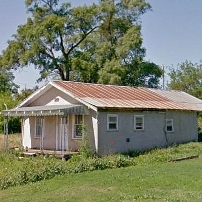 707 N Texas St, Shamrock, TX 79079