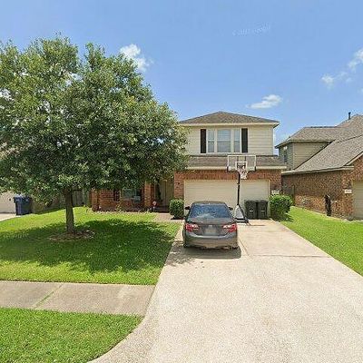 8719 E Highlands Xing, Highlands, TX 77562