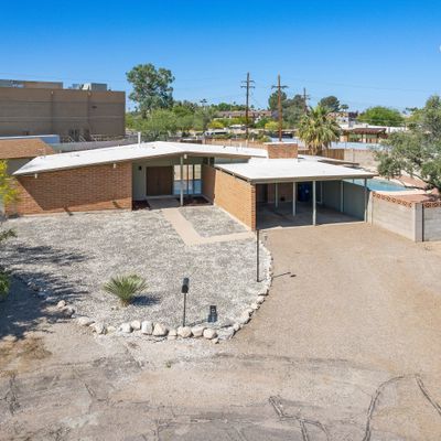 8724 E Lancaster Rd, Tucson, AZ 85715