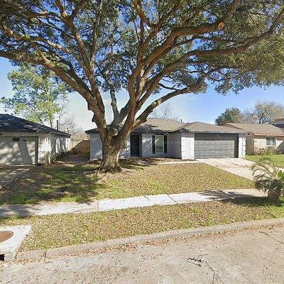 11 Sarita Rd, Angleton, TX 77515