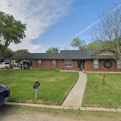 114 Yucca, Jourdanton, TX 78026