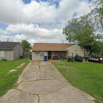 1241 San Felipe St, Angleton, TX 77515