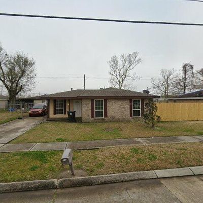 2809 Tara Dr, Violet, LA 70092