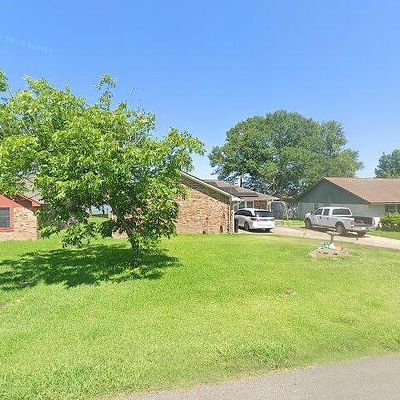 239 Lakewood Dr, Clute, TX 77531