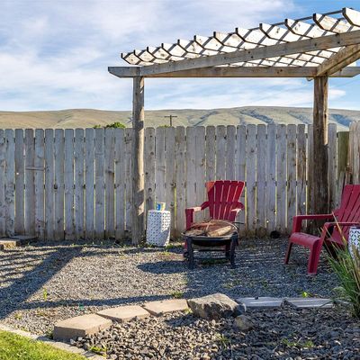 3266 Creek Flats Ln, Yakima, WA 98903