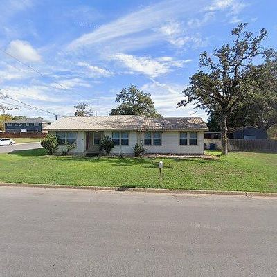 32 W Hacienda Rd, Bellville, TX 77418