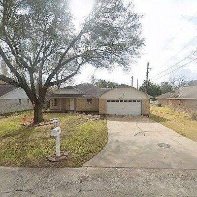 423 Highland Woods Dr, Highlands, TX 77562