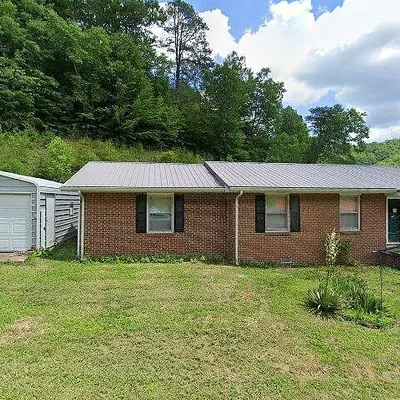 40 Mckenzie Addition, Van Lear, KY 41265