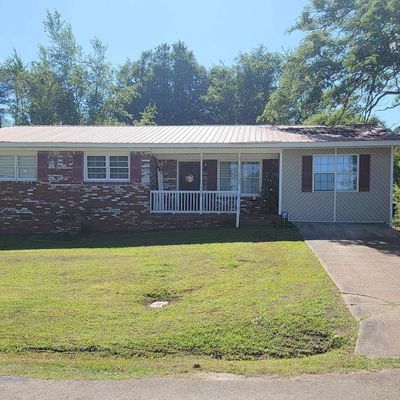 512 Caroline Dr, Weaver, AL 36277