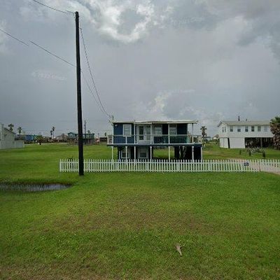 512 Surf Dr, Freeport, TX 77541