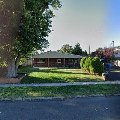 61 Yellowood Dr, Levittown, PA 19057