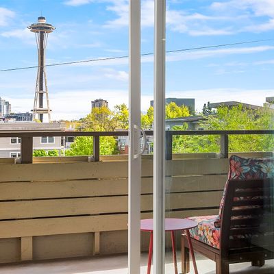 901 5 Th Ave N #204, Seattle, WA 98109