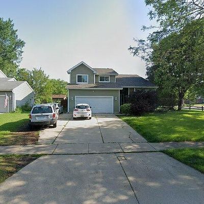 814 Boxwood Dr, Crystal Lake, IL 60014