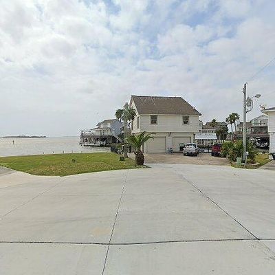 101 Tamana Dr, Galveston, TX 77554