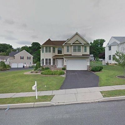 102 Louise Dr, Upper Chichester, PA 19061