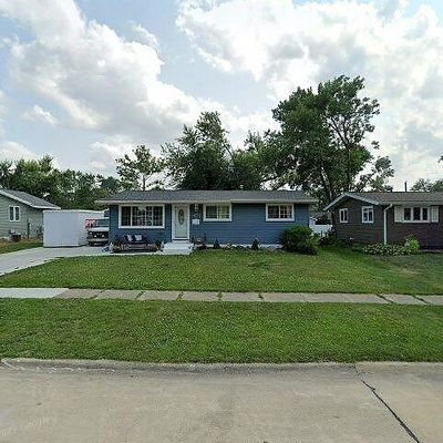 1075 Eisenhower Rd, Hiawatha, IA 52233