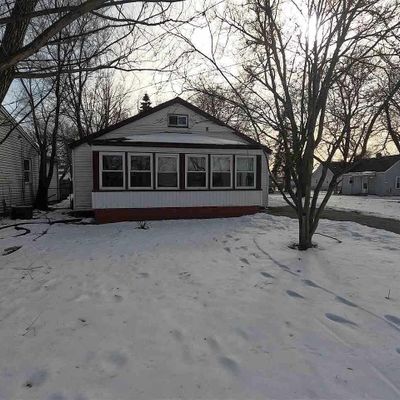 1454 Donovan St, Burton, MI 48529