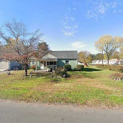 15 Woodford Dr, Bloomfield, CT 06002