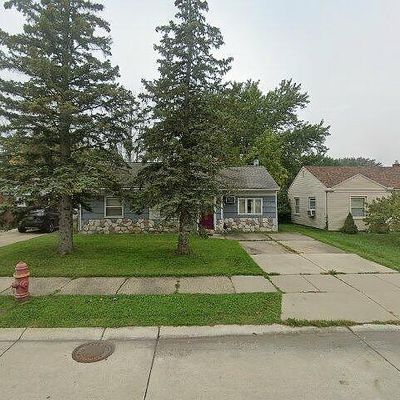 26247 Kathy St, Roseville, MI 48066