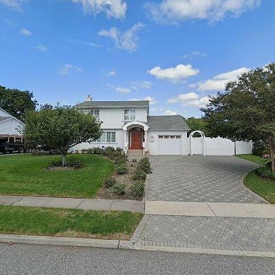 27 Comanche Ln, Commack, NY 11725