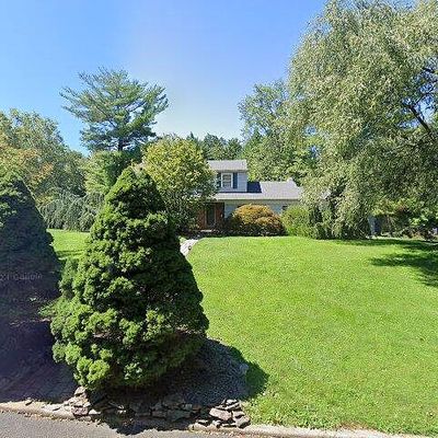 27 Delaware Rim Rd, Yardley, PA 19067