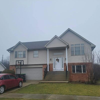 230 Pheasant Run Dr, Hobart, IN 46342