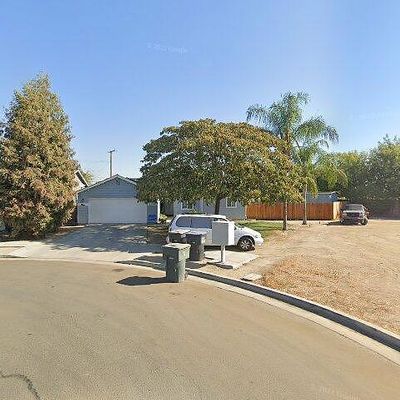 2328 N Park Ct, Visalia, CA 93291