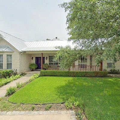 305 E Hosack St, Boerne, TX 78006