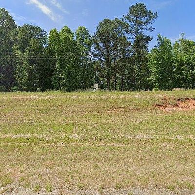 290 E Lake Dr, Sandersville, GA 31082