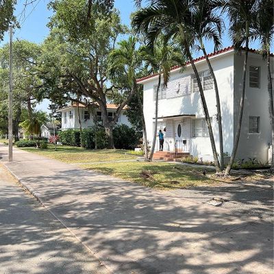 3909 Ponce De Leon Blvd, Coral Gables, FL 33134