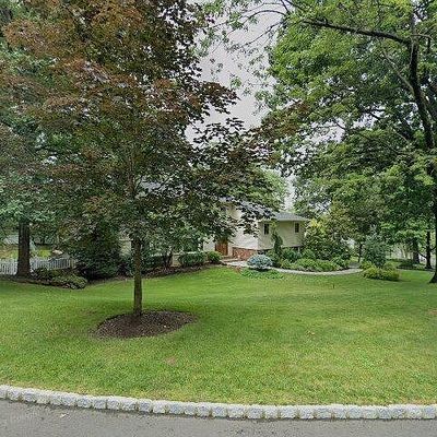 42 Hickory Pl, Livingston, NJ 07039