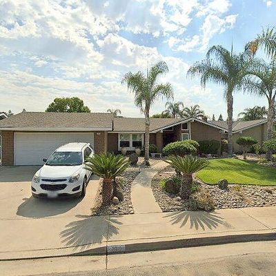 375 Laverne Ave, Clovis, CA 93611