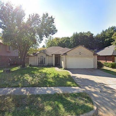 4953 Oak Hollow Dr, Grand Prairie, TX 75052