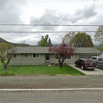 457 E Glenwood St, Grants Pass, OR 97527