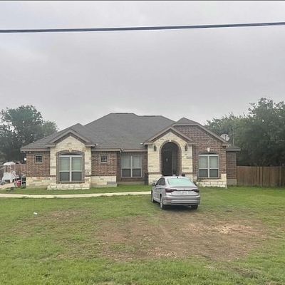 460 County Road 3823, San Antonio, TX 78253