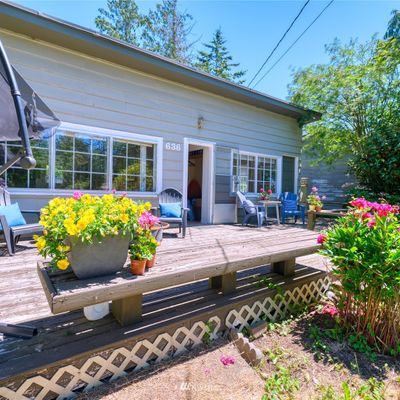 636 Bells Grv, Point Roberts, WA 98281