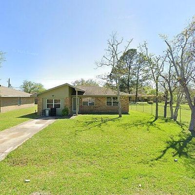 6621 N Lincoln Dr, Hitchcock, TX 77563