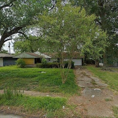 5822 Lyndhurst Dr, Houston, TX 77033