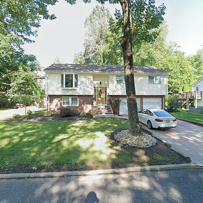 61 Catherine St, Bloomingdale, NJ 07403