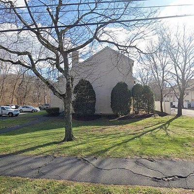 8 Rose Ln, Danbury, CT 06811